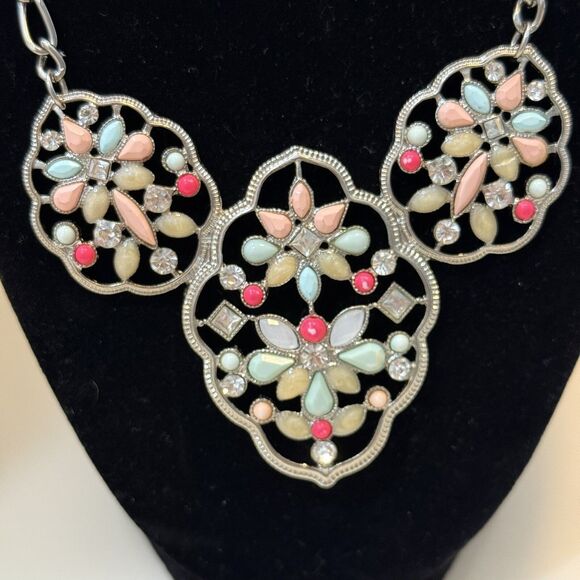 Statement Necklace Pastel Stones Inlays and Clear Rhinestones Eyelet - Picture 6 of 6